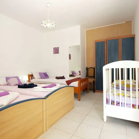 Apartment Davor 1676