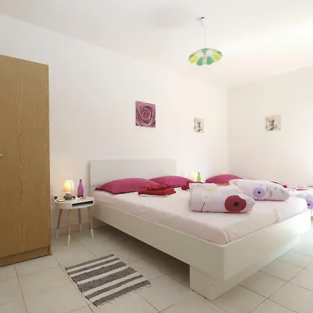Davor 1676 Apartment *